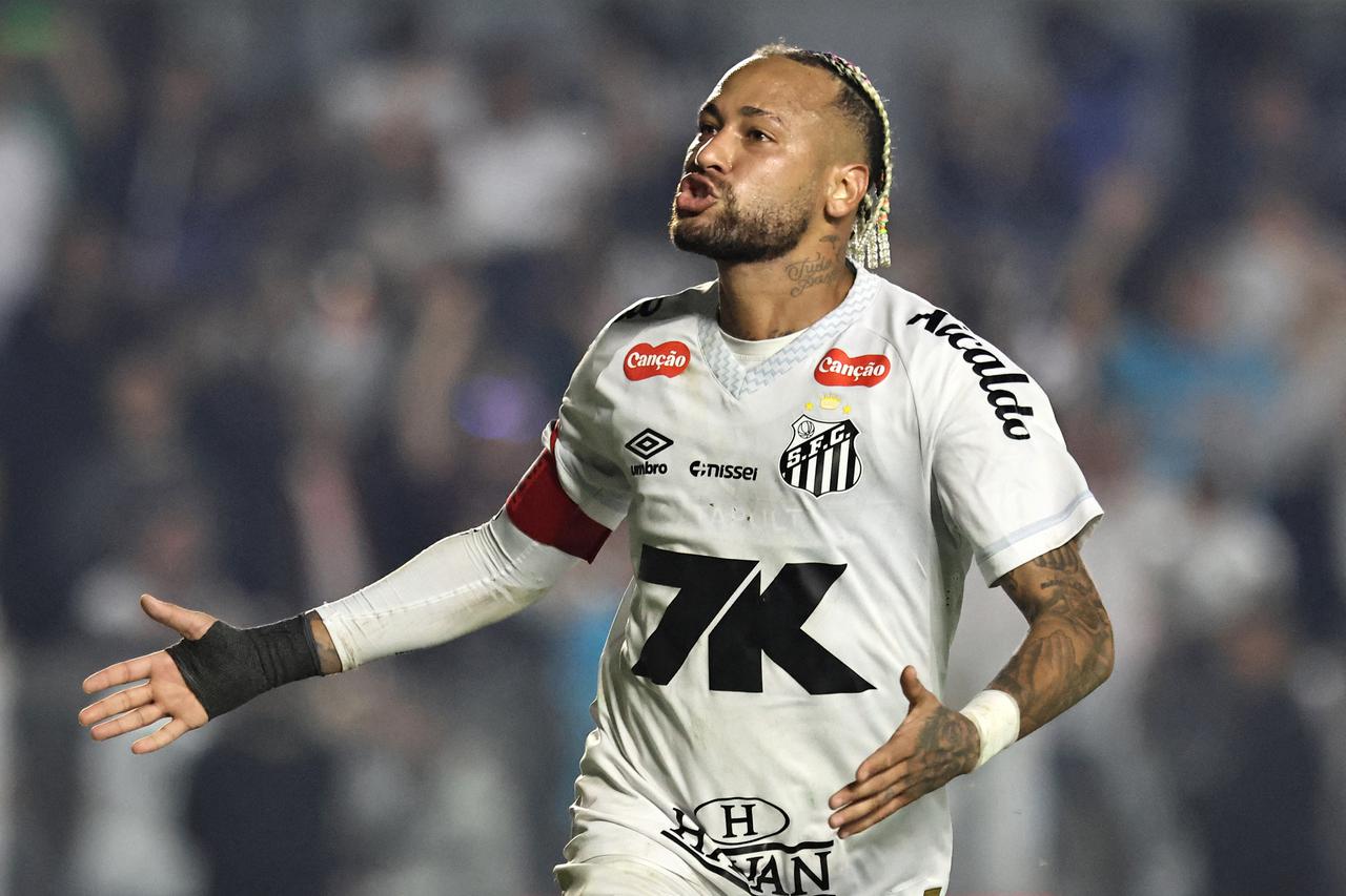 Brasileiro Championship - Santos v Flamengo