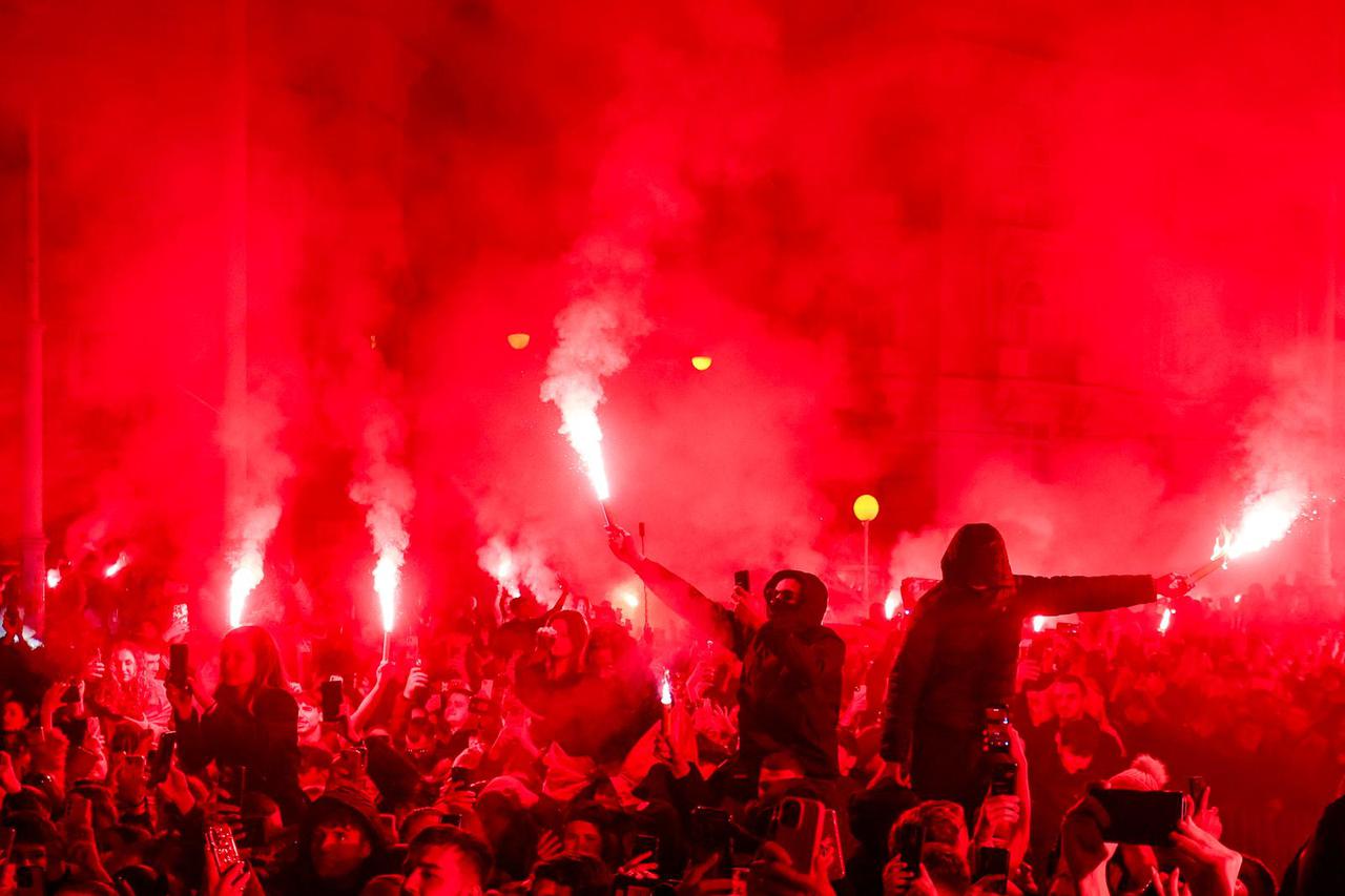 Zagreb: Bakljada na Trgu bana Josipa Jelačića povodom dočeka rukometaša 