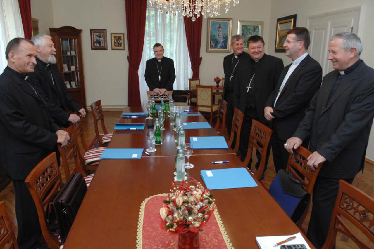 bjelovar,crkva,portal (1)