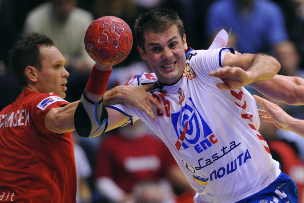 \'Serbian Dalibor Cutura (R) vies with Danish Lars Christiansen during their Men\'s EHF Euro 2012 Handball Championship match Serbia vs Denmark on January 17, 2012 in Belgrade.   AFP PHOTO / ANDREJ IS