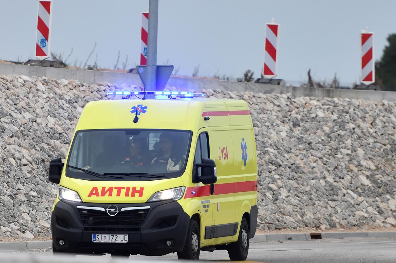 Šibenik: Vozilo Hitne pomo?i na intervenciji