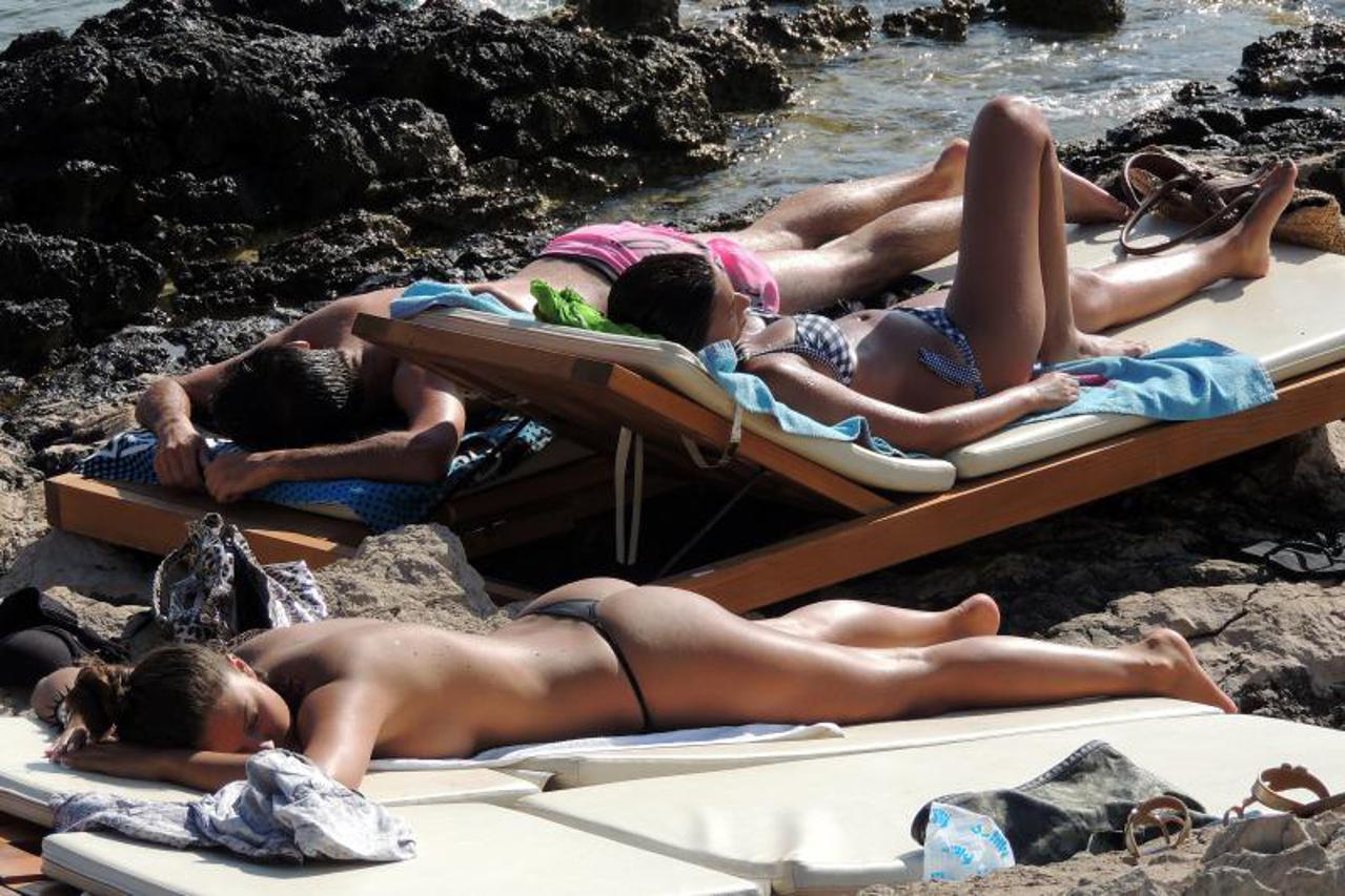 Hvar, sunčanje (1)