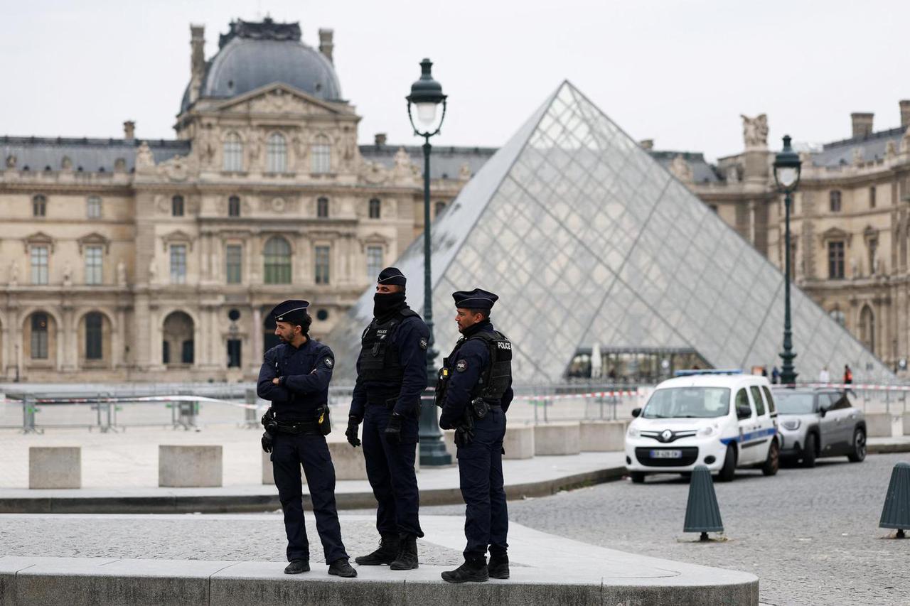storyeditor/2026-01-11/louvre.jpg