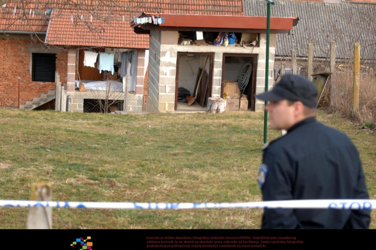 '13.02.2012. - Lovrecan, Zlatar Bistrica - Nedjeljko Poljak nakon svadje s bivsom suprugom Mirom Poljak tesko ju je ranio ispalivsi 2 metka iz pistolja te nakon toga pucao sebi u glavu i na mjestu ost