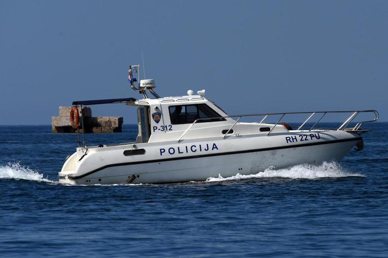 Pula: Gliser Pomorske policije Pulla.