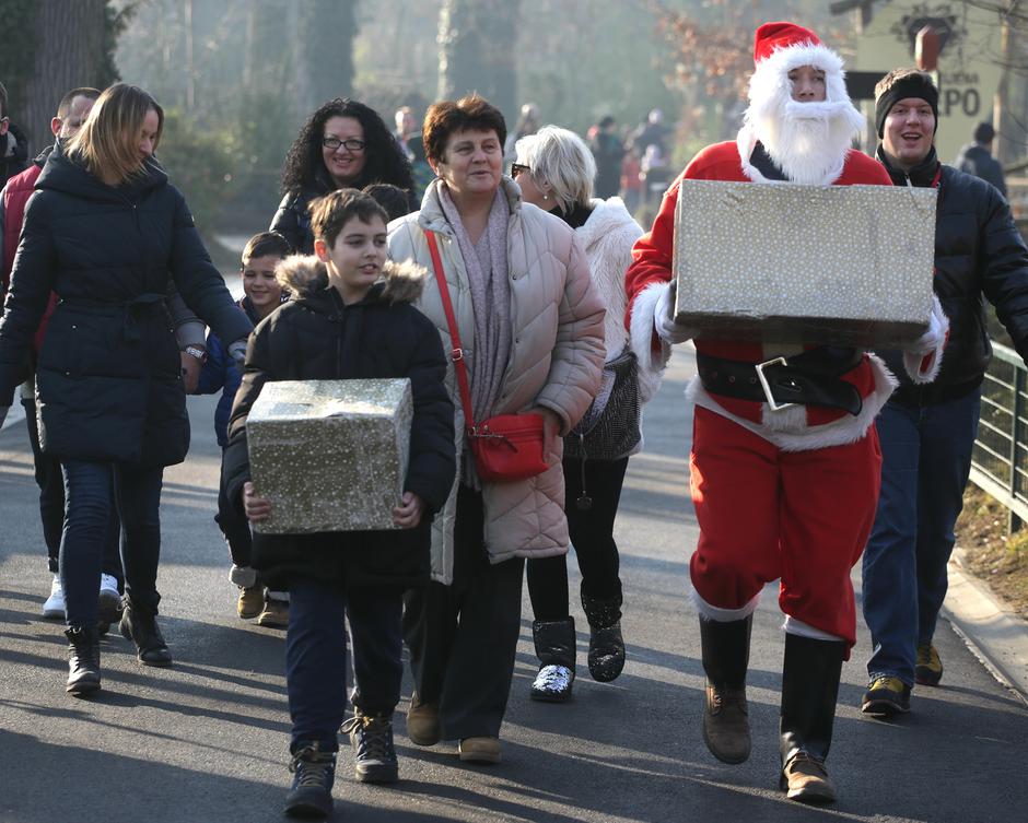 Zagreb: U Zoološkom vrtu životinjama podijeljeni pokloni