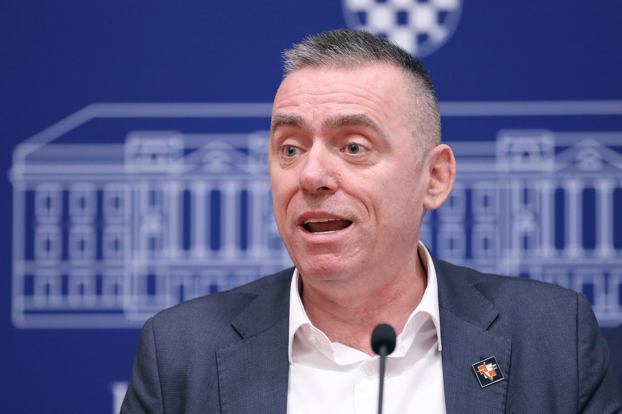 Zagreb: Stipo Mlinarić i Mario Radić o SDSS-ovom bacanju vijenaca u Dunav