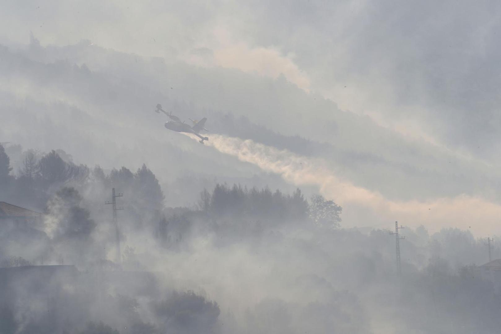 11.08.225., Krilo Jesenice - Veliki požar iznad Krila Jesenice gasi više od 100 vatrogasaca Photo: Ivo Cagalj/PIXSELL