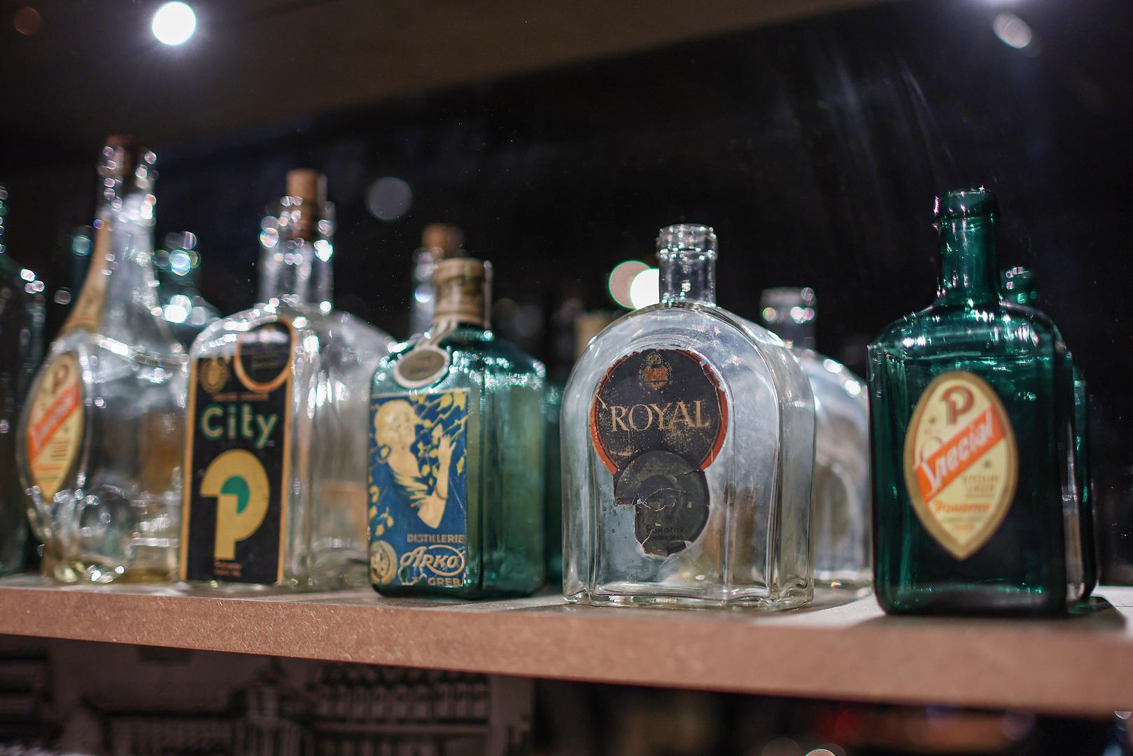 Generacijama su kavane, krčme, gostionice i slični lokali važan dio društvenog i svakodnevnog života Zagreba. Riječ je o mjestima gdje se ljudi okupljaju i povezuju, razmjenjuju ideje, zabavljaju se i druže, gdje se raspravlja o svakodnevnim radostima i problemima