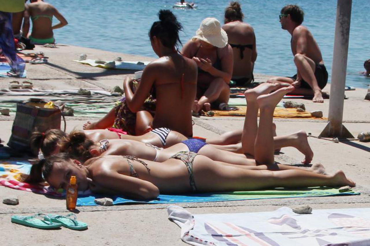 Gužva na vodičkim plažama (1)