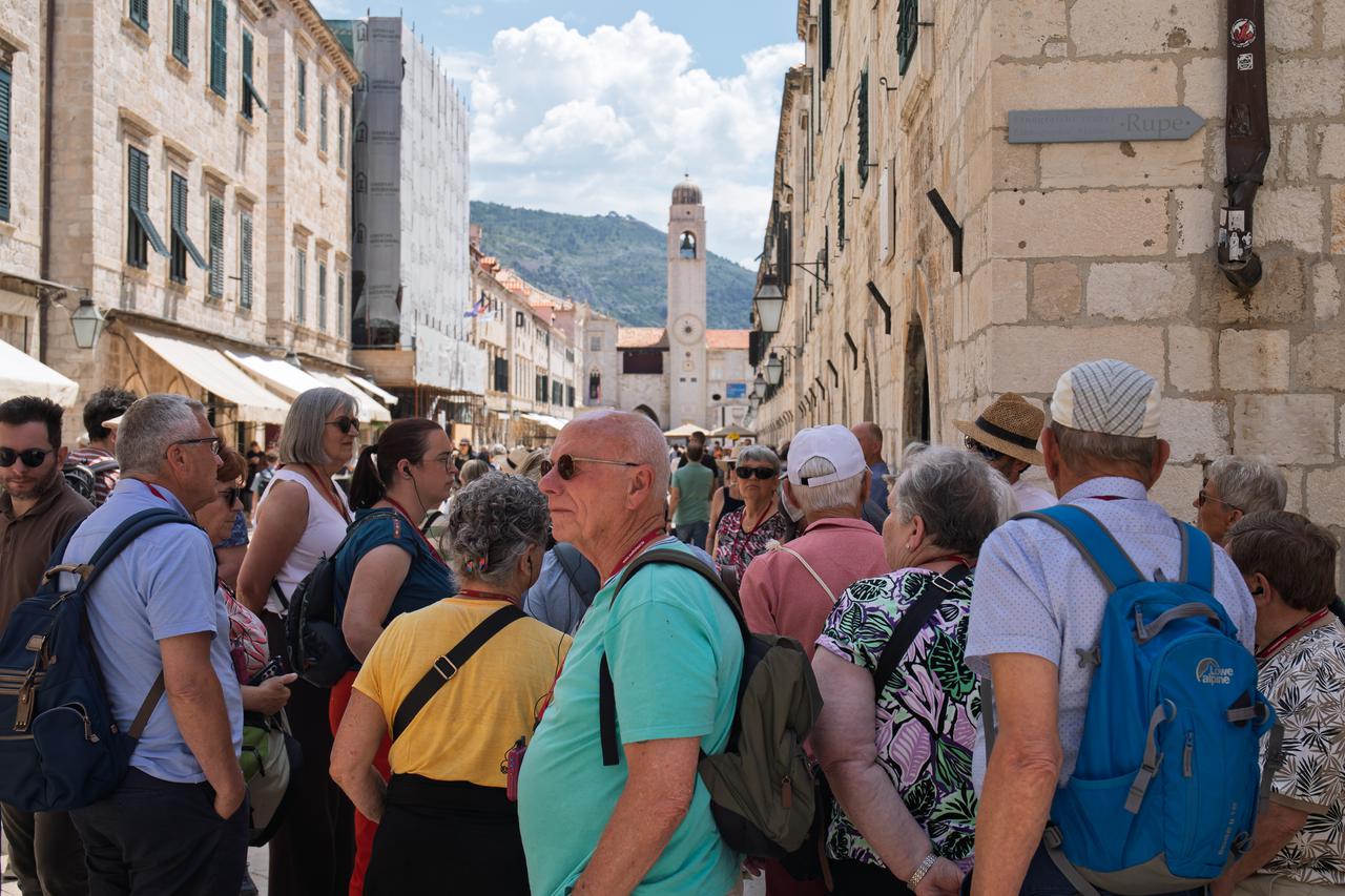 Dubrovnik: Velik broj turista stvara gužvu unutar povijesne jezgre