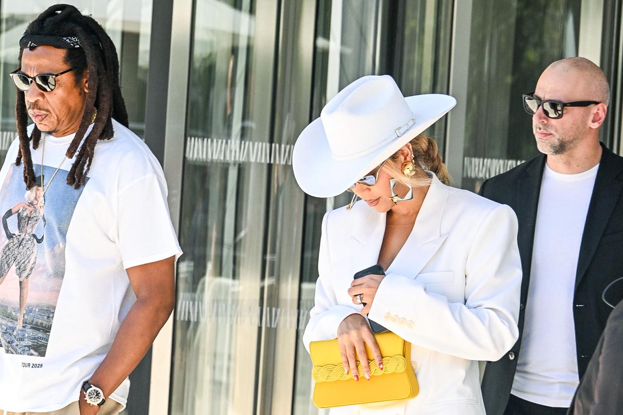 Američka pjevačica Beyonce sada je milijarderka, čime je postala tek peti glazbenik ili glazbenica koja je postigla takav uspjeh