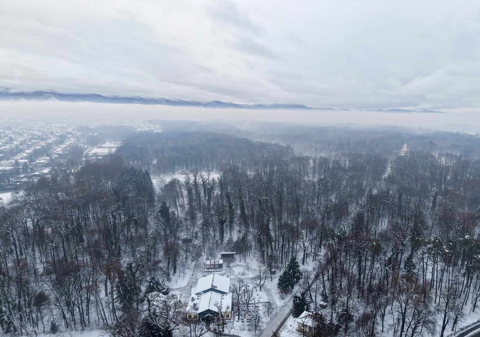 Palo ga je tada više od pola metra, odnosno 68 centimetara, a grad je bio zatrpan. 