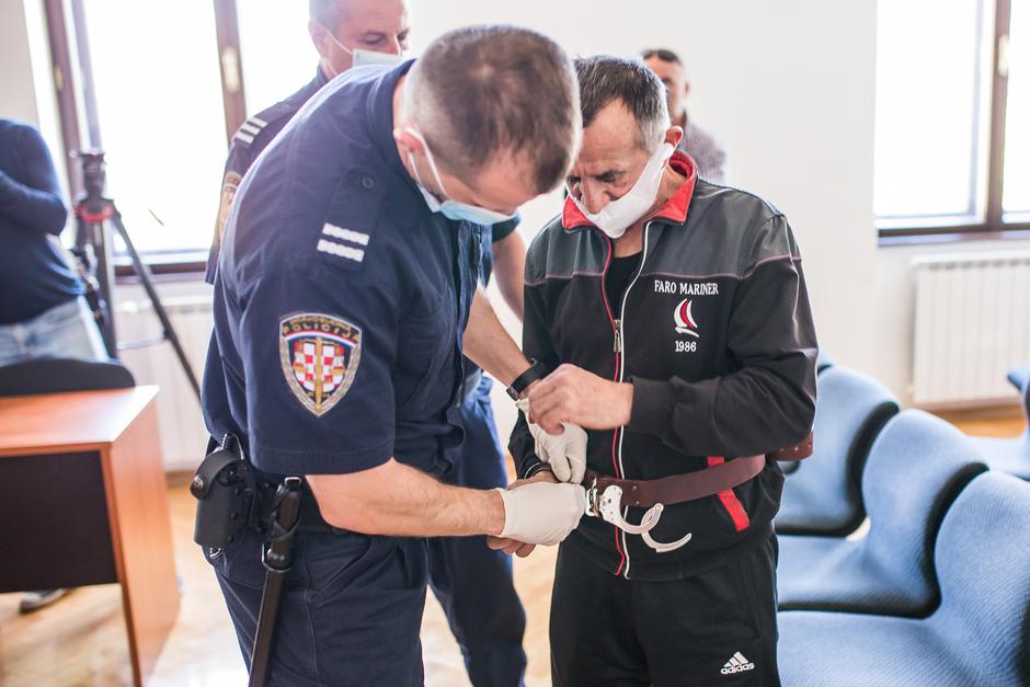Osijek: Suđenje Andriji Drežnjaku, za ubojstvo dvoje zaposlenika Centra za socijalnu skrb Đakovo