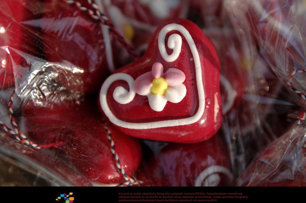 '10.02.2011., Cakovec - Licitarsko srce lijep je i skroman poklon za Valentinovo. Photo: Vjeran Zganec-Rogulja/PIXSELL'