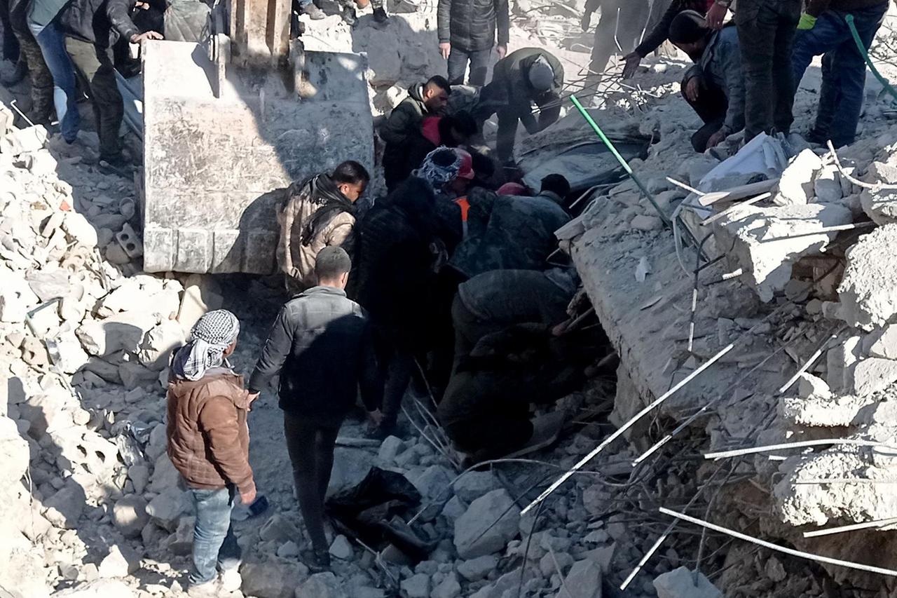 Sirija: 16 osoba poginulo, a 4 ozlije?eno kad se srušila stambena zgrada u Alepu