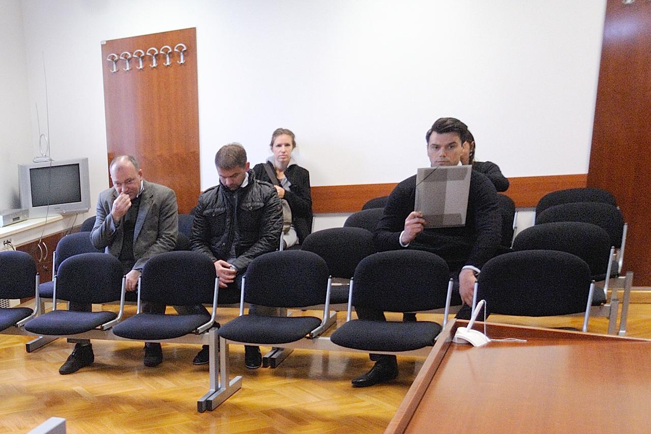 14.11.2013., Opcinski sud, Zagreb - Sudjenje zbog pokusaja otmice Kresimira Corka, bivseg zeta odvjetnika Marijana Hanzekovica. Sudi se Goranu Sudarevicu, koji je u bijegu, te Marku Grzunovu, Marku Vargi i Leu Slijepcevicu i ostalima. Trebala bi svjedocit