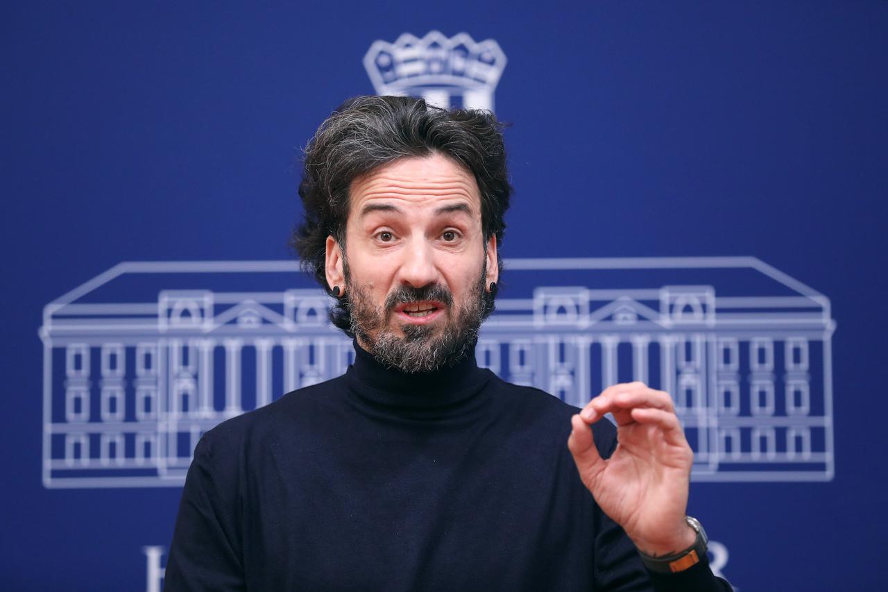 Zagreb: Marin Miletić o najavljenoj reformi osnovnoškolskog obrazovanja