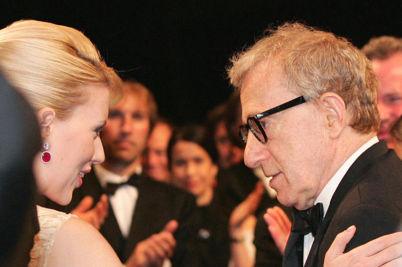 Scarlett Johansson Defends Woody Allen (Files)
