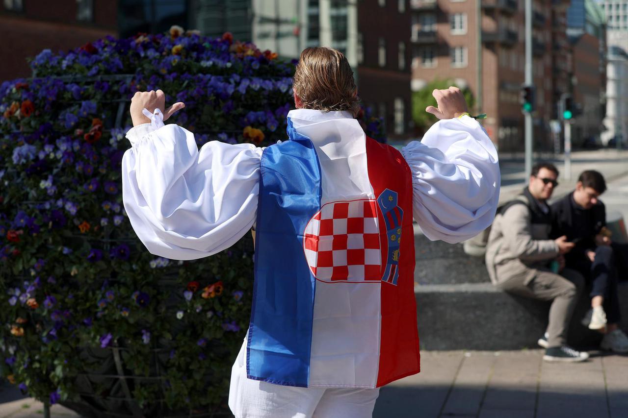 Malmo: Simpatični Hrvat Danijel obukao se kao Baby Lasagna i zaplesao popularni ples