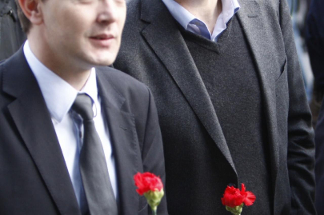 '22.02.2012., Split - Sprovod Milorada Bibica Mosora na splitskom groblju Lovrinac. Arsen Bauk, Zoran Milanovic.  Photo: Ivo Cagalj/PIXSELL'