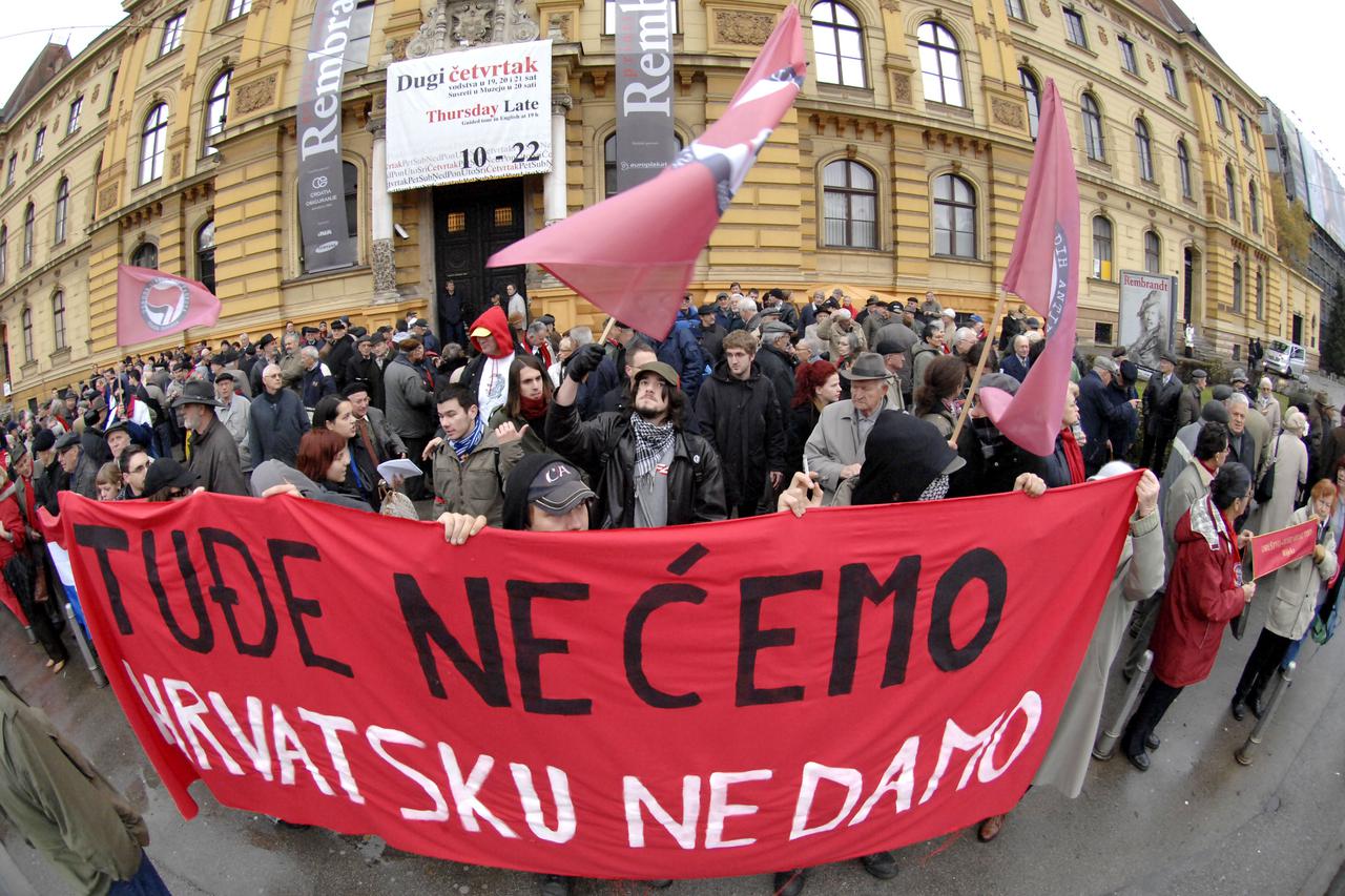 BITKA ZA BOLJU PROŠLOST Tito je vladao diktatorski, ali je u ratu spašavao ono što je Ante Pavelić upropaštavao. Unatoč tome, u Zagrebu je ostao bez trga