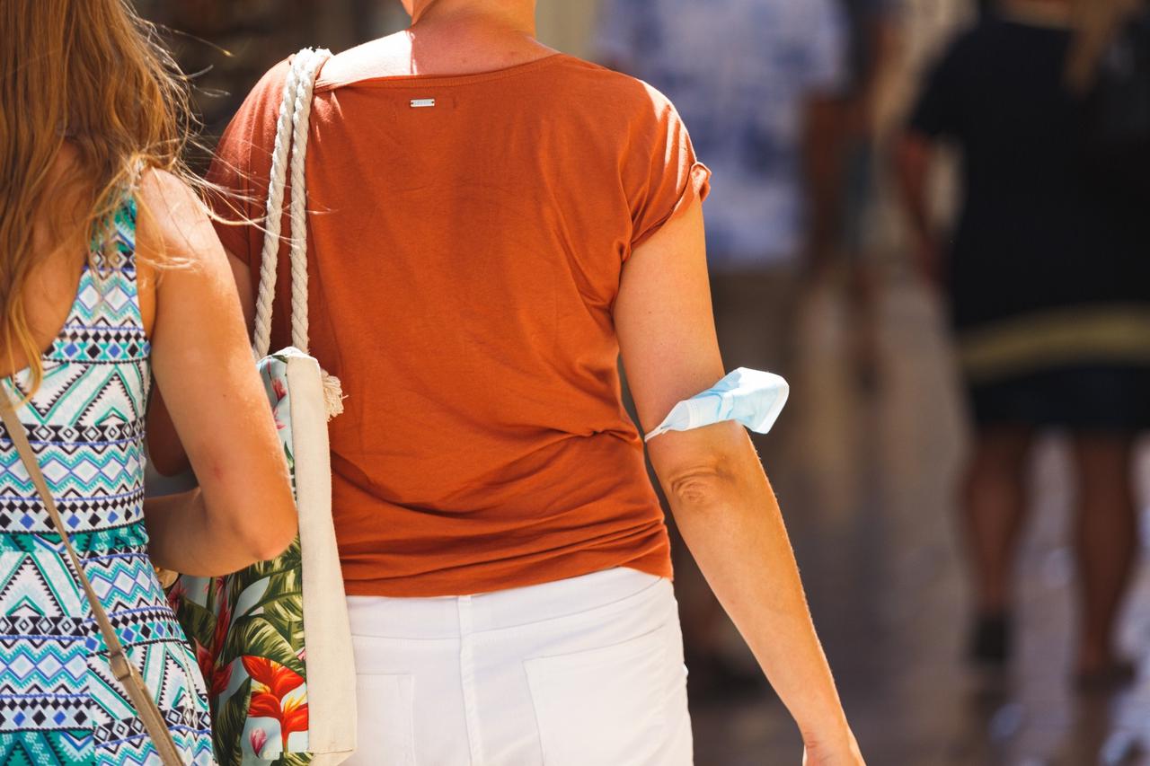 Zadar: Građani i turisti pridržavaju se novih mjera noseći maske