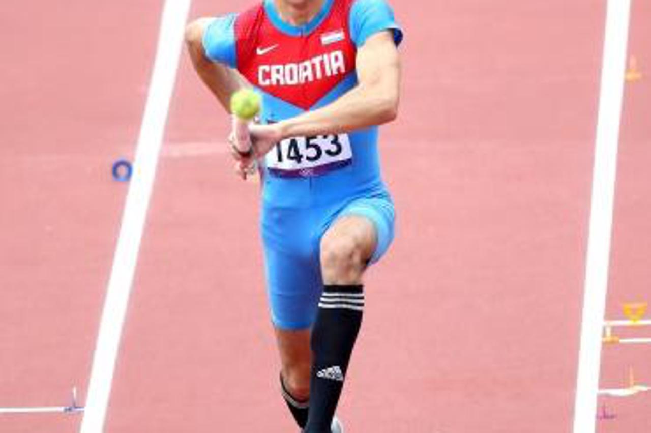 '08.08.2012., Engleska, London - Olimpijske igre London 2012. Atletika. skok s motkom. Ivan Horvat preskocio je 5.35 metara i zauzeo je 20 mjesto.  Photo: Sanjin Strukic/PIXSELL'