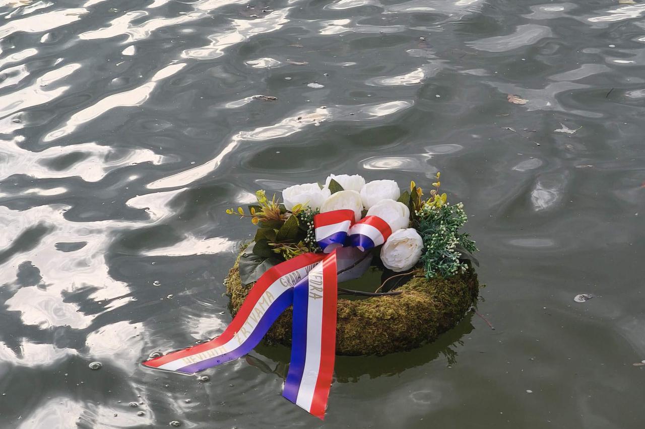 Branitelji mirnim prosvjedom spriječili da se u Dunav, kod Vukovara, položi vijenac u spomen na ubijene Srbe 1991. godine