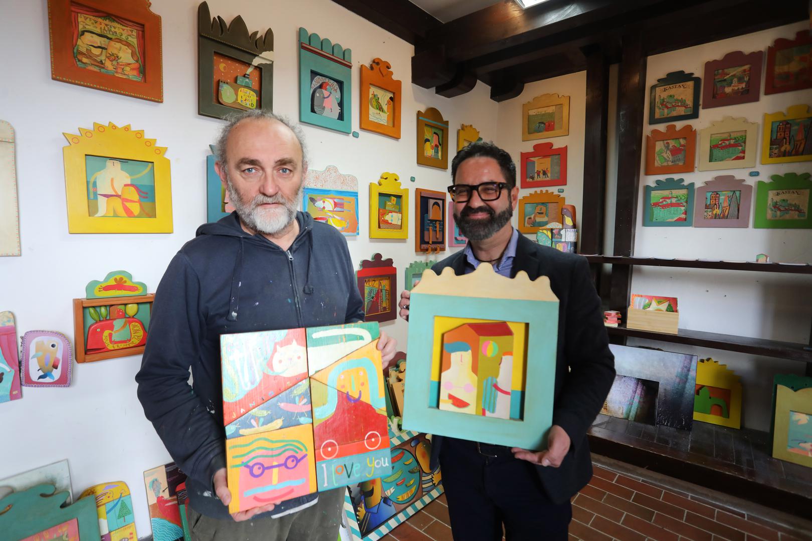 Umjetnik Saša Jantolek, autoritet za strip, crtež, slike, instalacije i slikovnice, ima prekrasnu galeriju, a prvi
čovjek turizma Saša Brusić proveo je Večernjakove reportere svojim gradićem