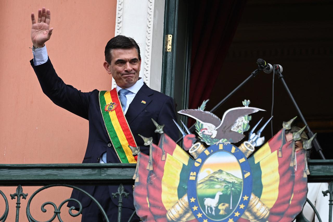 storyeditor/2025-11-09/2025-11-08T212013Z_1480204076_RC2KSHAWK2X2_RTRMADP_3_BOLIVIA-POLITICS-INAUGURATION__1_.JPG