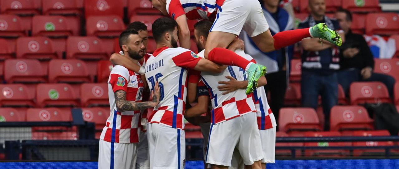 Hrvatska je u osmini finala Europskog prvenstva! S tri komada deklasirala je Škote