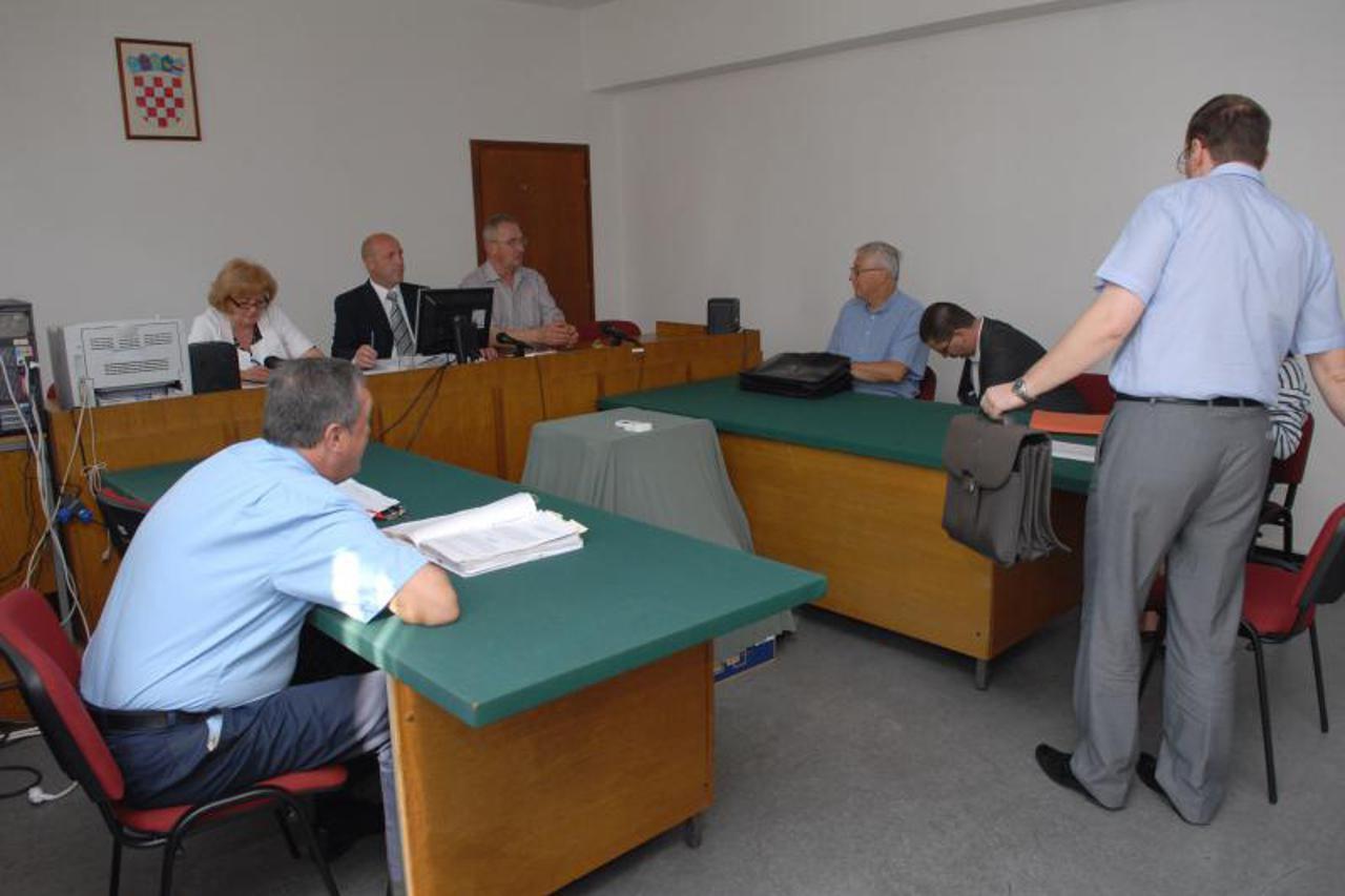 suđenje bijeliću u odsutnosti