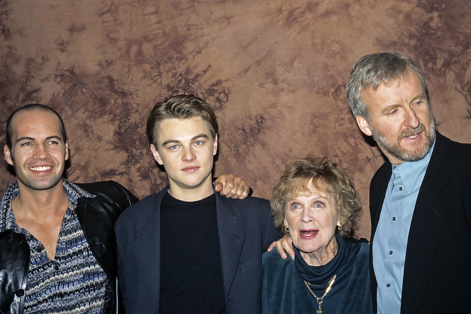 Ne smijemo zaboraviti ni Gloriju Stuart, koja je glumila staru Rose i sa 87 godina postala najstarija glumica ikad nominirana za Oscara. Preminula je 2010. godine u dobi od 100 godina.