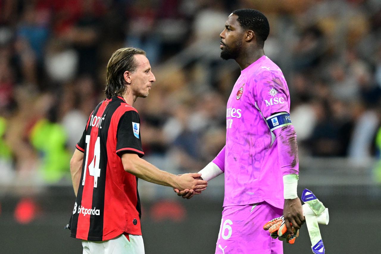 Serie A - AC Milan v Cagliari
