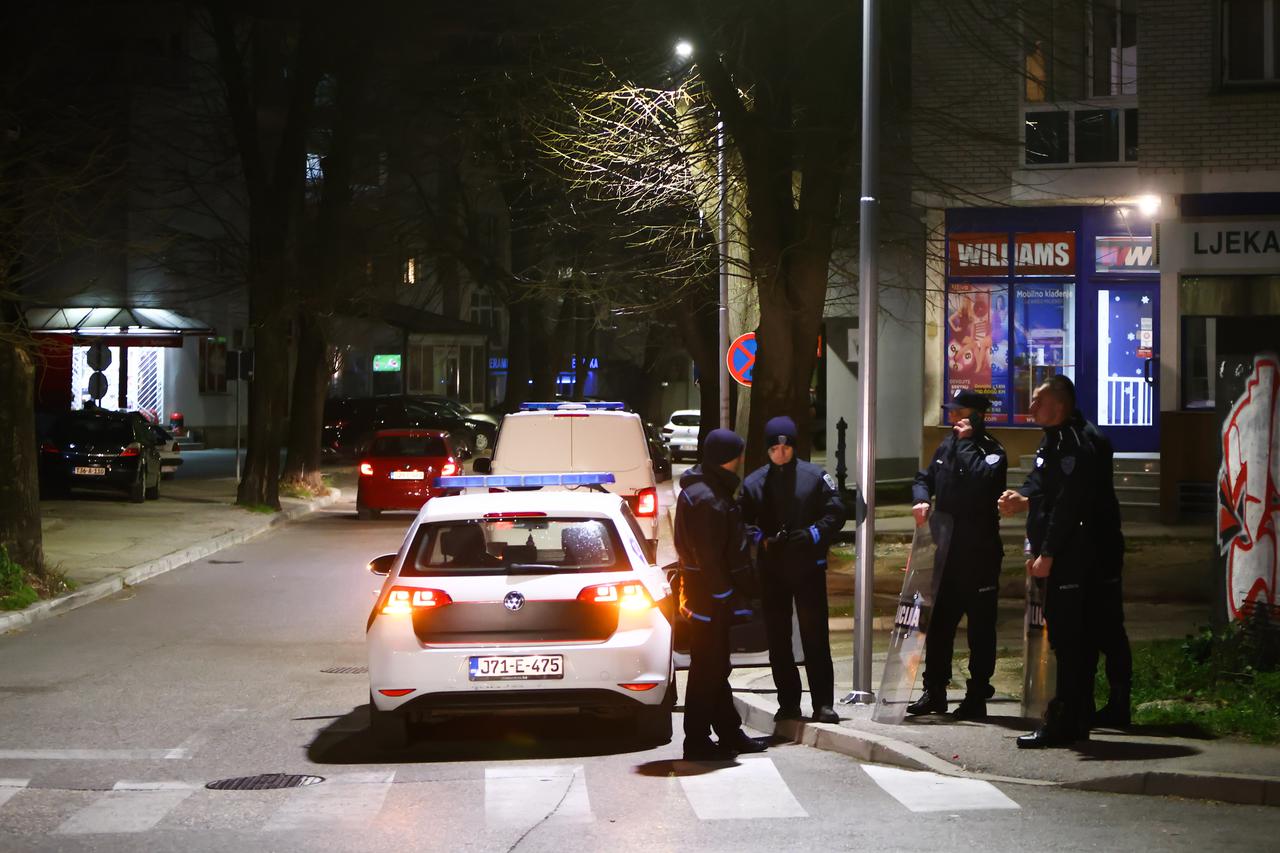 Mostar: Policijski očevid na mjestu sukoba navijača gdje je jedna osoba ozlijeđena