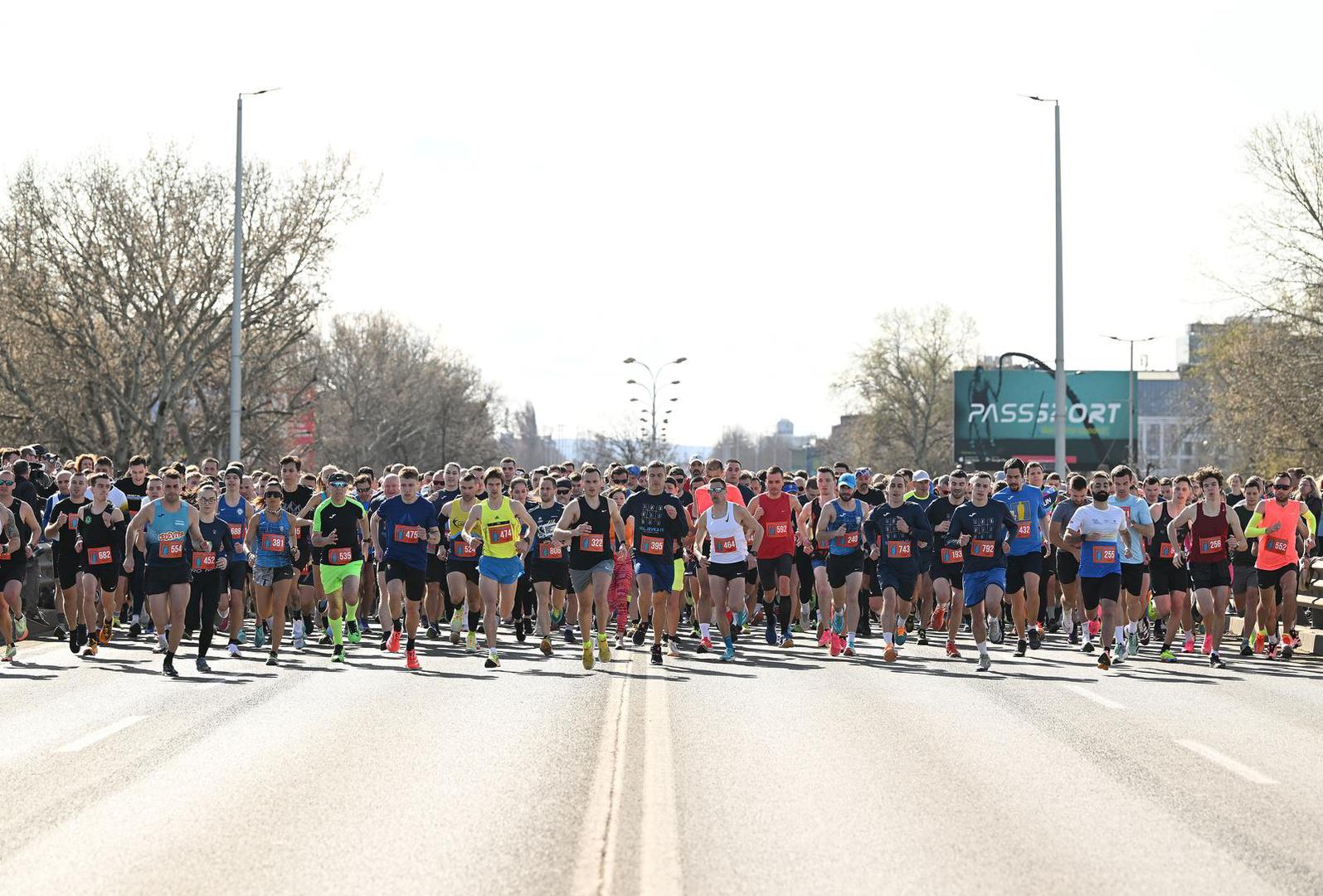 Prekrasno proljetno vrijeme, temperature preko 15 stupnjeva, idealni su to uvjeti za još jednu u nizu utrka u metropoli, no ova je po mnogočemu jedinstvena. 