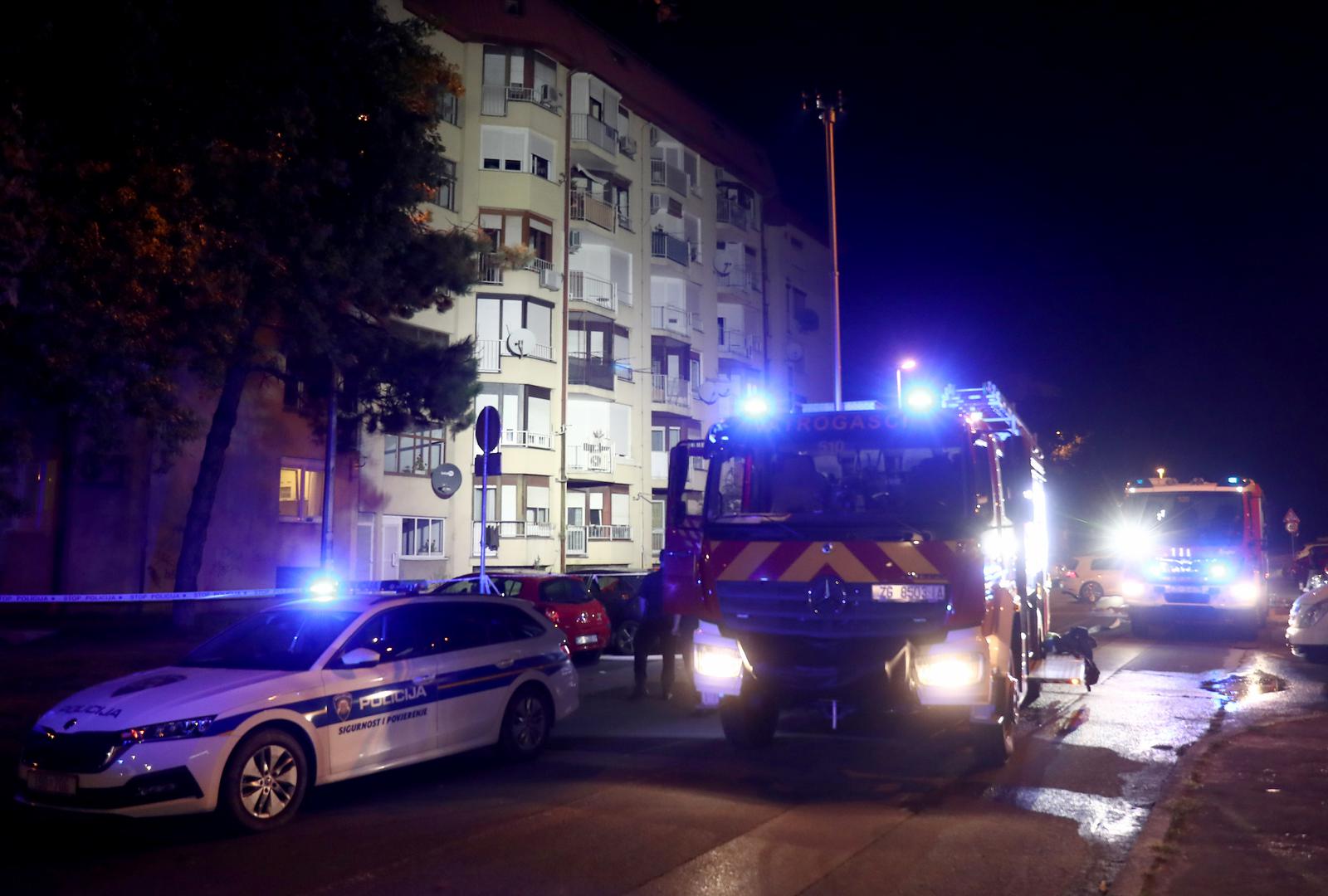 11.09.2023., Zagreb - Vatrogasci gase pozar u stambenoj zgradi na adresi Milovana Gavazzija  u Dubravi.  Photo: Matija Habljak/PIXSELL