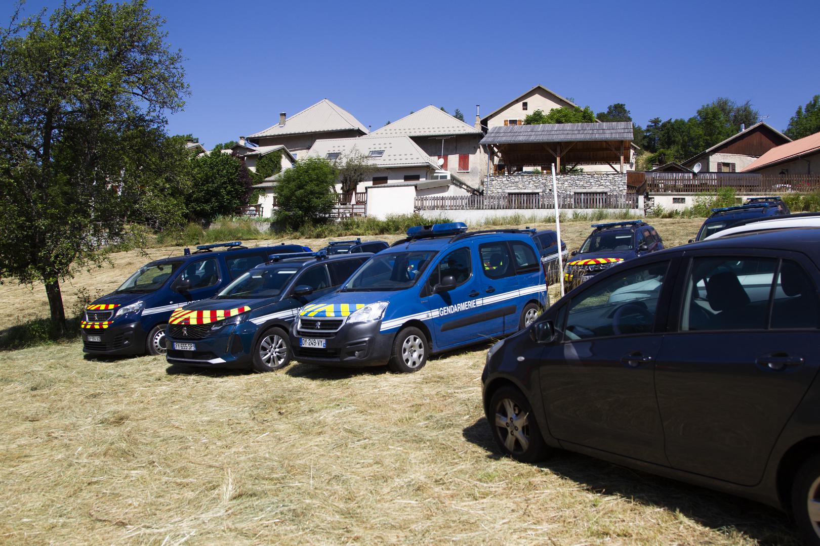 Police cars. French police are engaged in an extensive air and land search for a missing two-year-old boy who disappeared from a village in the south of the country at the weekend. The toddler, Émile, was playing in the garden of his grandparents’ house in a hamlet just outside Le Vernet in the Alpes-de-Haute-Provence between Grenoble and Nice when he vanished on Saturday afternoon. Vernet, France, July 10, 2023. Photo by Thibaut Durand/ABACAPRESS.COM Photo: Durand Thibaut/ABACA/ABACA