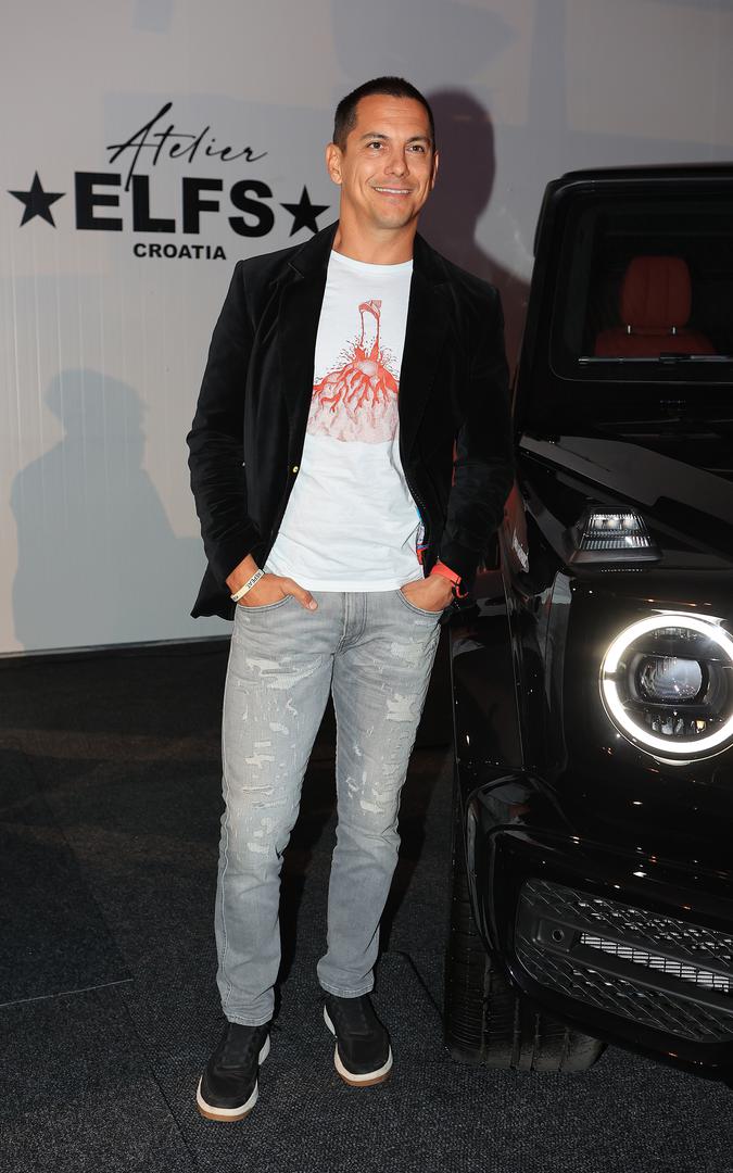 Revija je održana u Family Mallu od 20 sati, a okupila je brojne poznate Hrvate. 