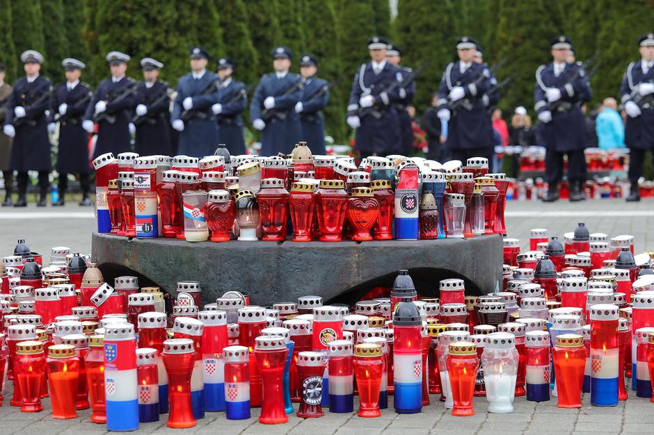 Na Memorijalnom groblju odana počast žrtvama Vukovara