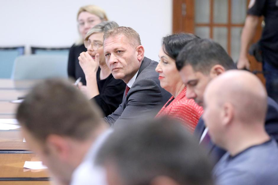 Zagreb: Oporba o izbornim jedinicama