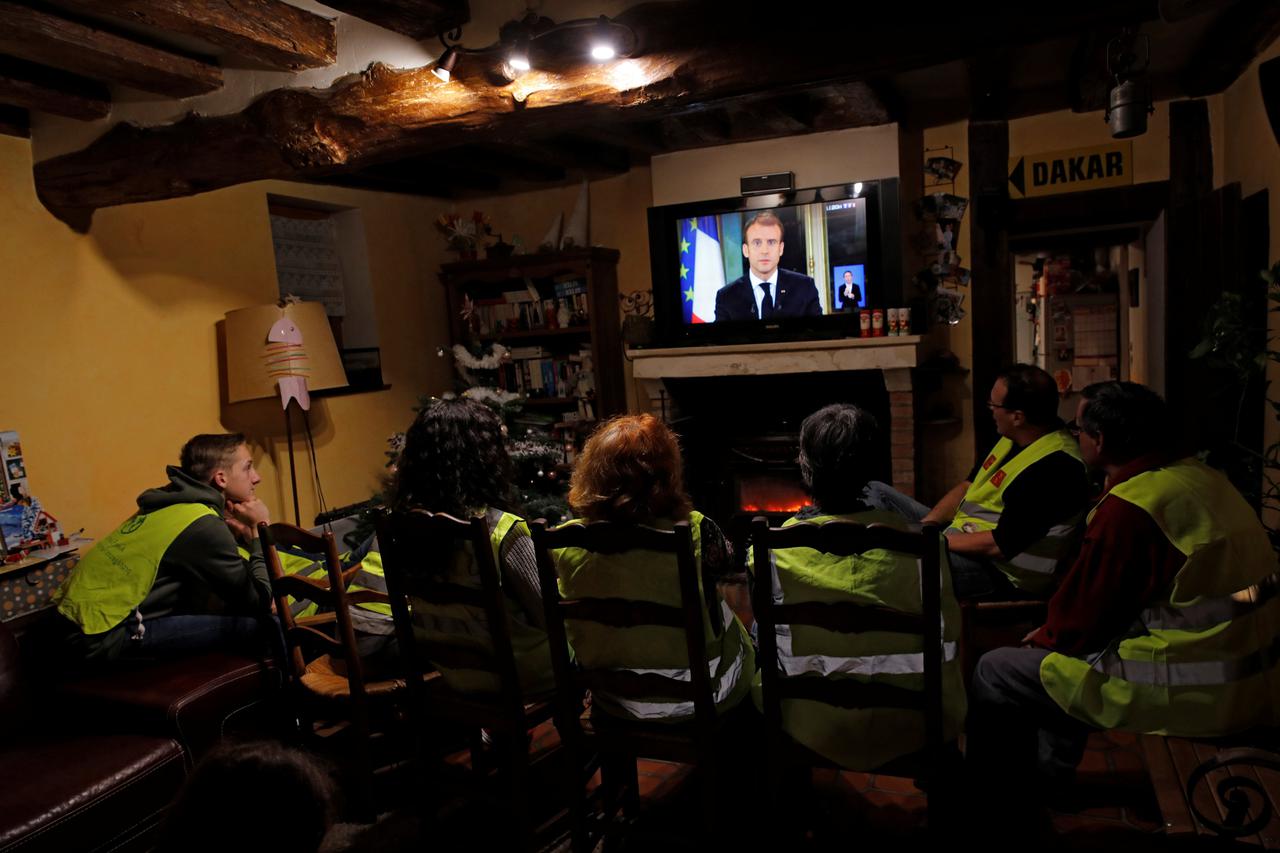 Žuti prsluci i Macron