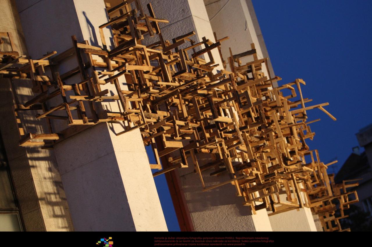 '09.09.2012., Zagreb - Otvorenje prve najvece javne skulpture od recikliranog otpada Robots kolektiva realizirane u suradnji s HDLU-a i MUU-a.  Photo: Grgur Zucko/PIXSELL'