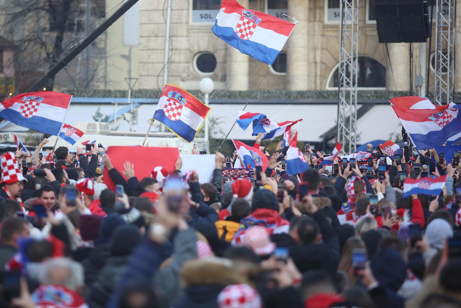 18.12.2022., Zagreb - Okupljanje vatrenih navijaca prije svecanog doceka hrvatskih reprezentativaca. Photo: Lovro Domitrovic/PIXSELL