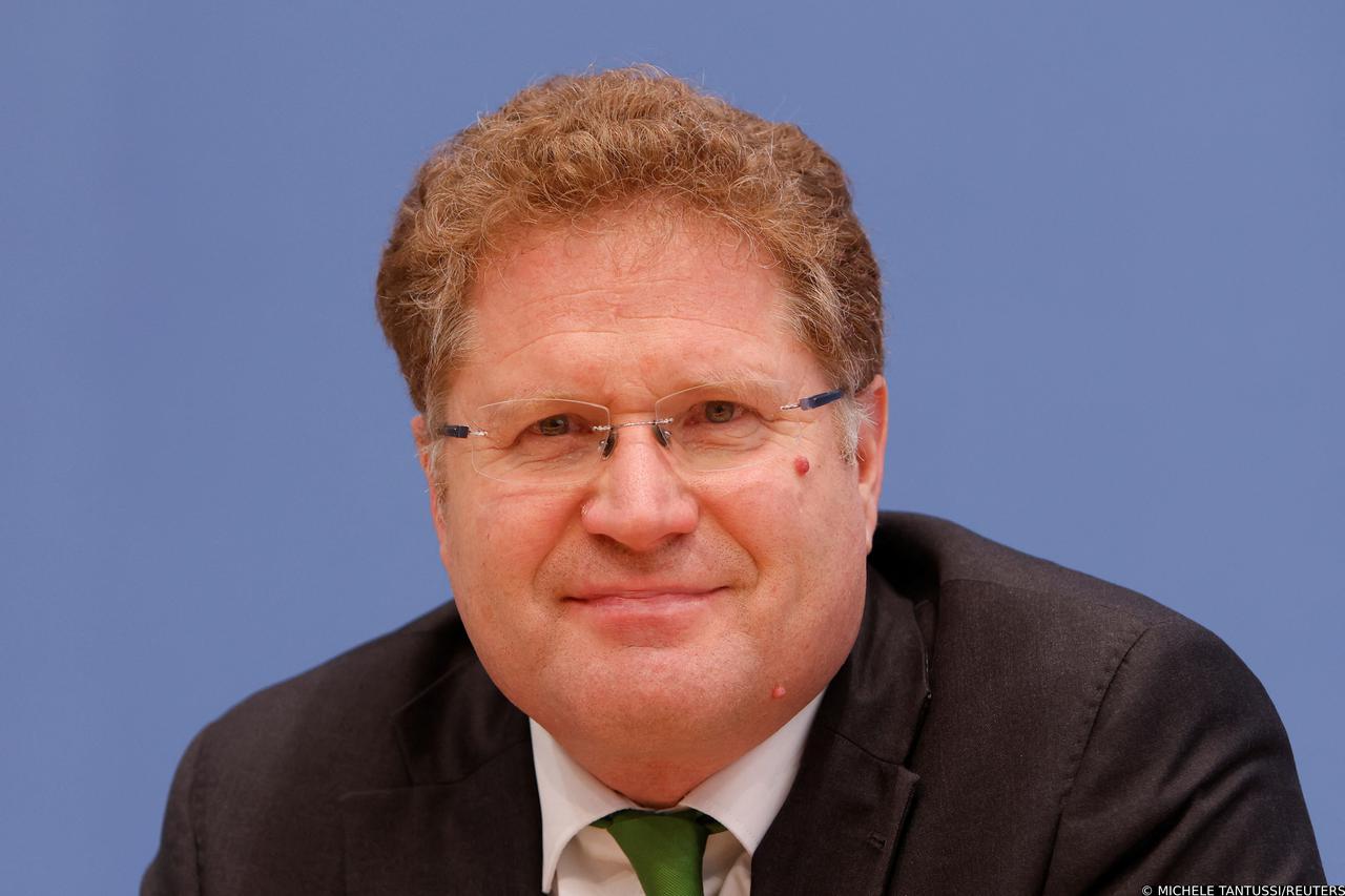 German Economy and Climate Protection Minister Habeck and State Secretary for Economy and Climate Graichen attend a press conference, in Berlin