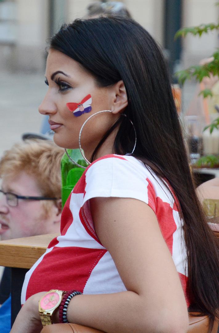 Hrvatice su izašle na ulice i bodrile vatrene