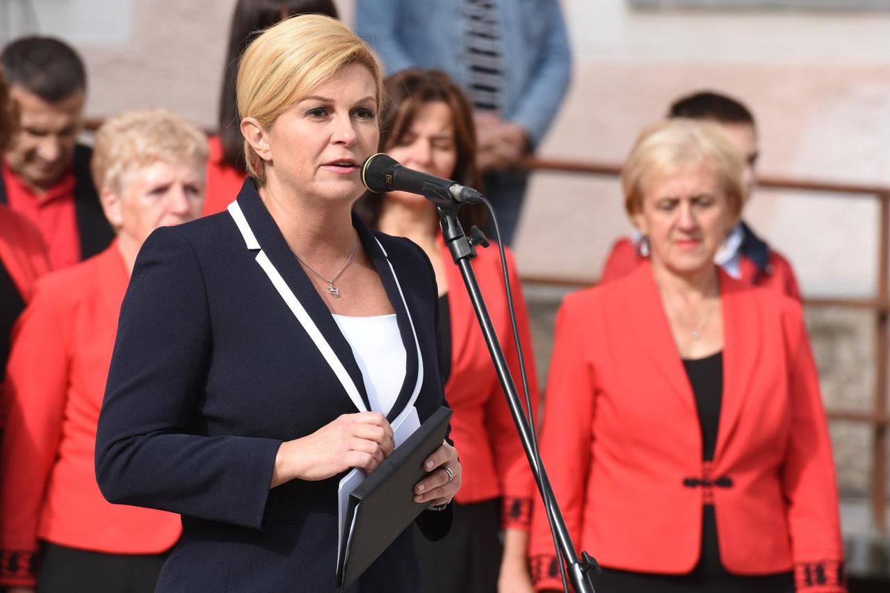 Predsjednica Kolinda Grabar-Kitarović otvorila privremeni Ured predsjednice u Gospiću