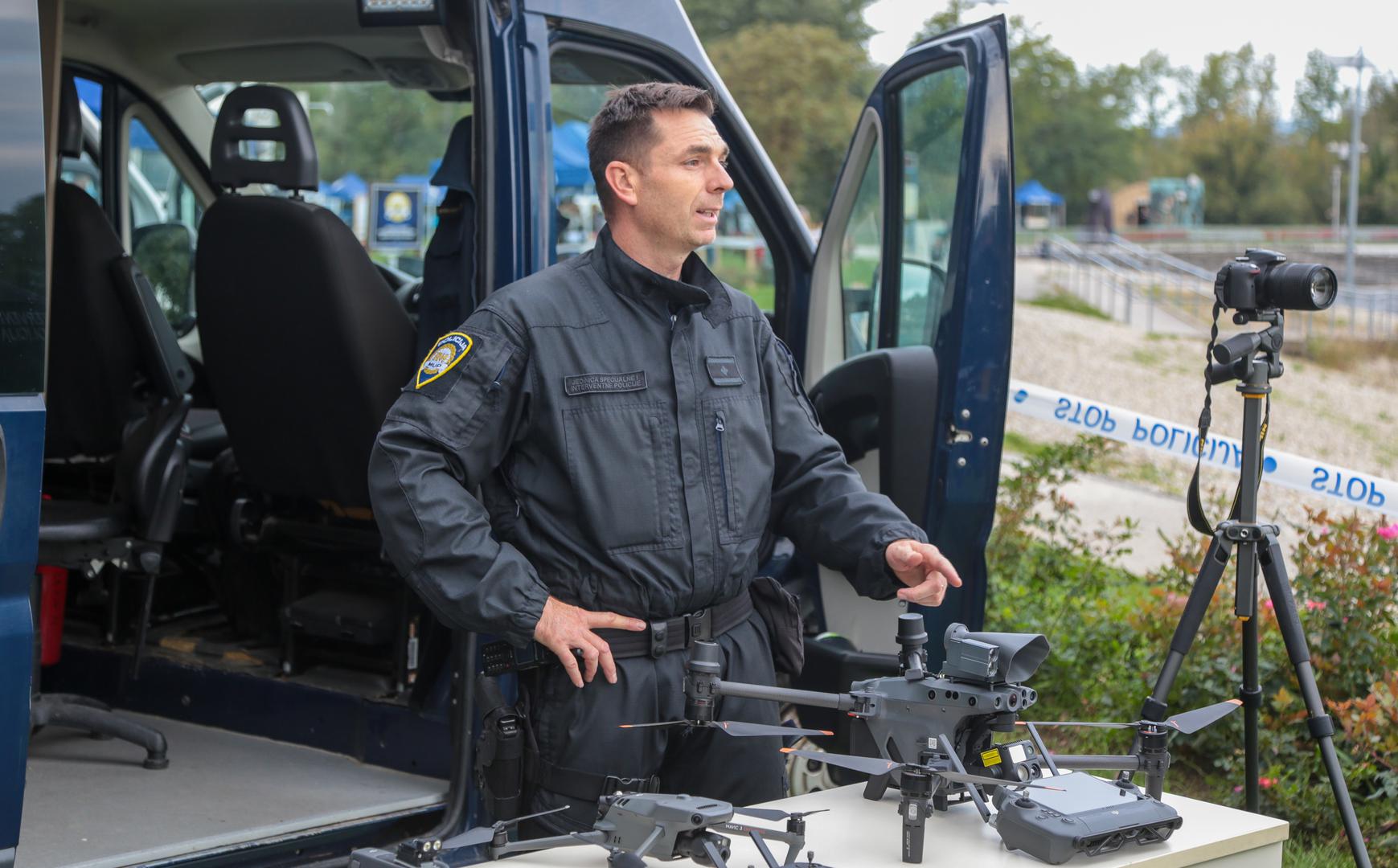 Proslava se nastavlja u ponedjeljak, na blagdan sv. Mihovila, polaganjem vijenaca i paljenjem svijeća na Gradskom groblju Mirogoj - kod Zida boli, na središnjem križu u Aleji poginulih hrvatskih branitelja iz Domovinskog rata, na grobu prvog hrvatskog predsjednika dr. Franje Tuđmana te na Krematoriju kod zajedničke grobnice za neidentificirane žrtve iz Domovinskog rata.
