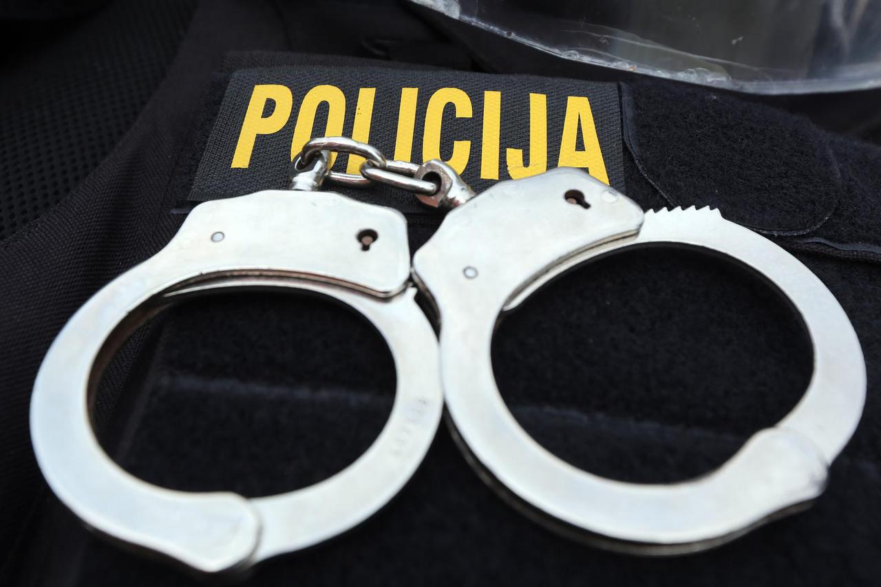 Šibenik: Povodom Dana policije, gra?ani mogli razgledati opremu interventne policije